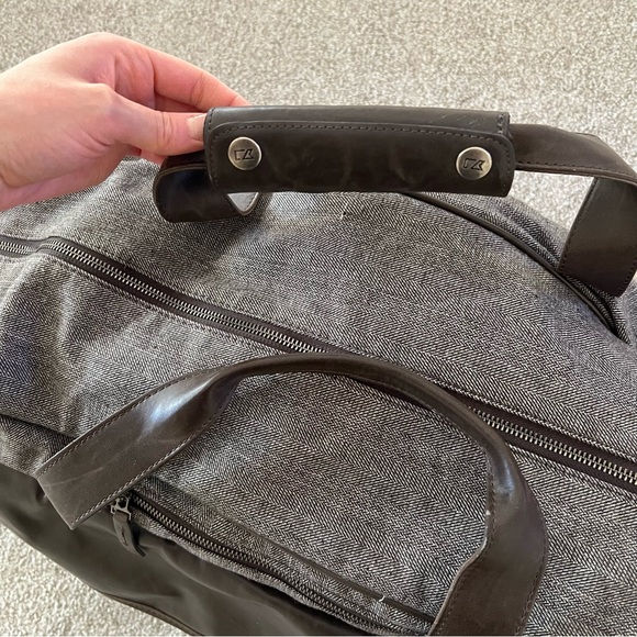 Cutter & Buck Brown Leather Blue Interior Travel Carry-on Duffel Bag - Picture 6 of 13